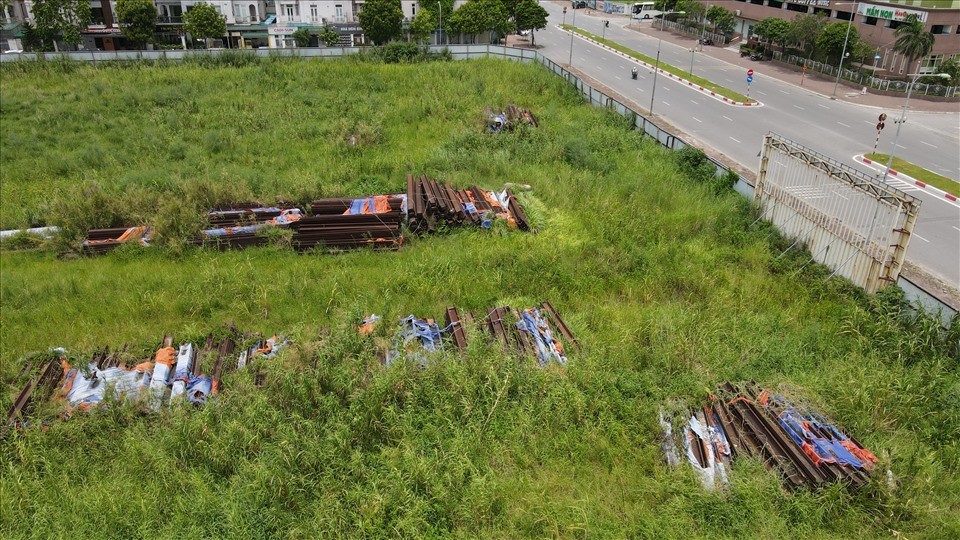 Cận cảnh hàng loạt dự án ôm \'đất vàng\' rồi bỏ hoang tại Hà Nội