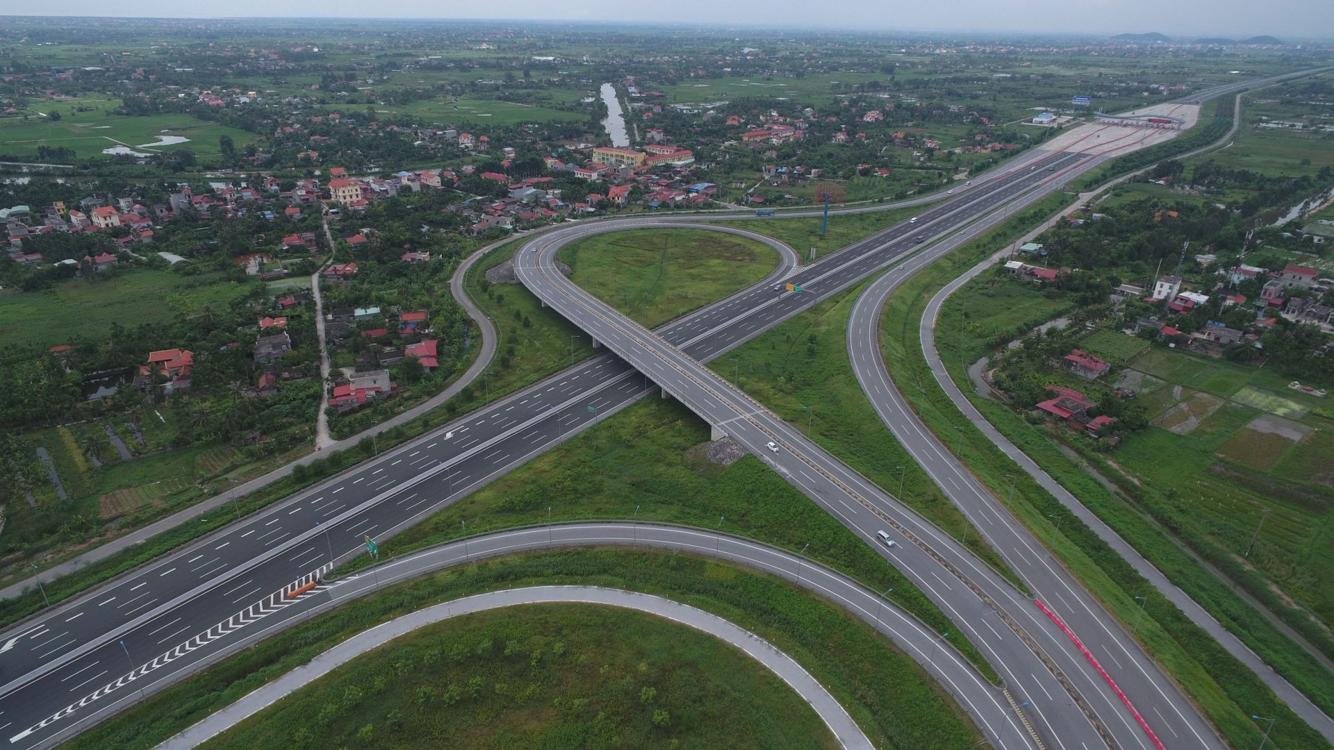 Hệ thống hạ tầng giao thông được đầu tư hiện đại tại khu vực phía Đông Hà Nội.