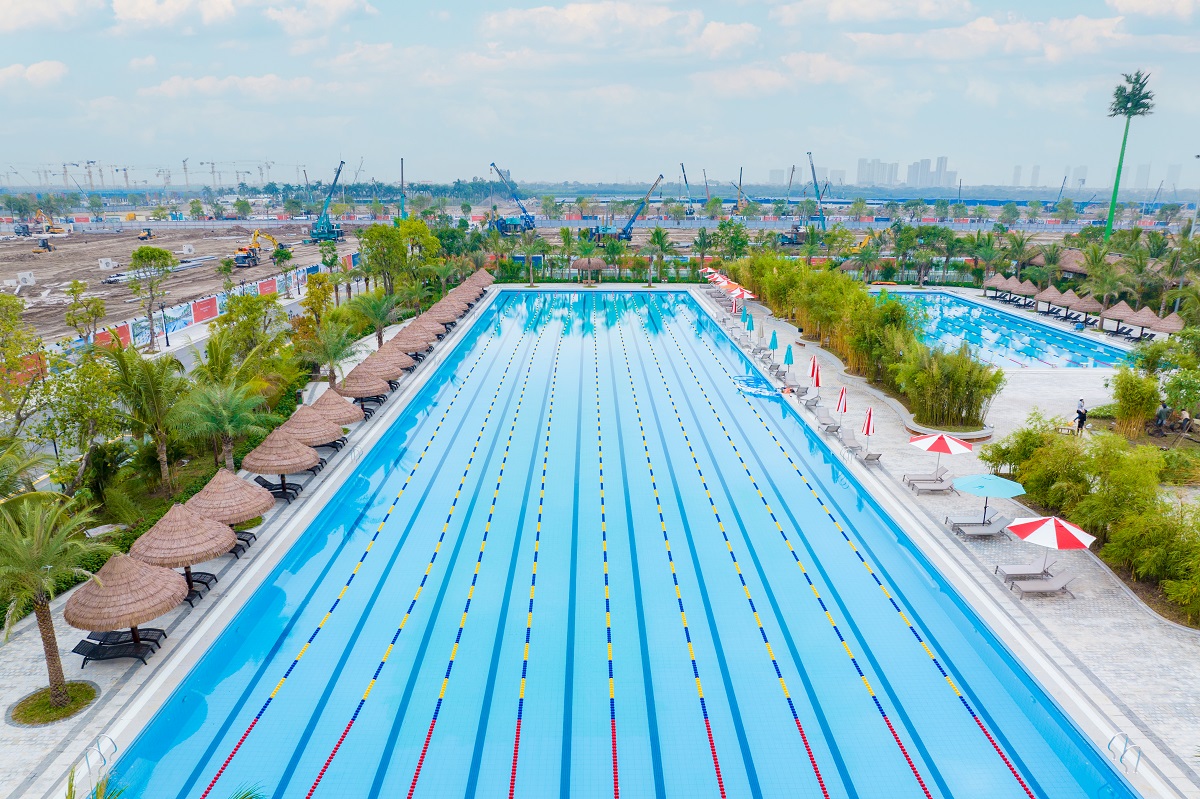 Bộ đôi bể bơi phong cách Olympic mang tới trải nghiệm bơi lội như kình ngư dưới 10 làn bơi như các bể thi đấu tại Olympic. 