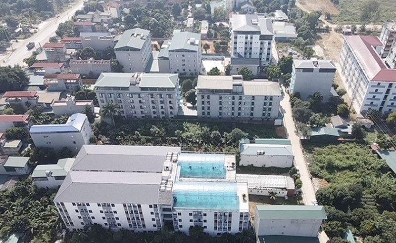 Xung quanh Đại học Quốc gia Hà Nội, người dân cũng xây dựng khách sạn, văn phòng, khu chung cư mini, nhà trọ để cho thuê