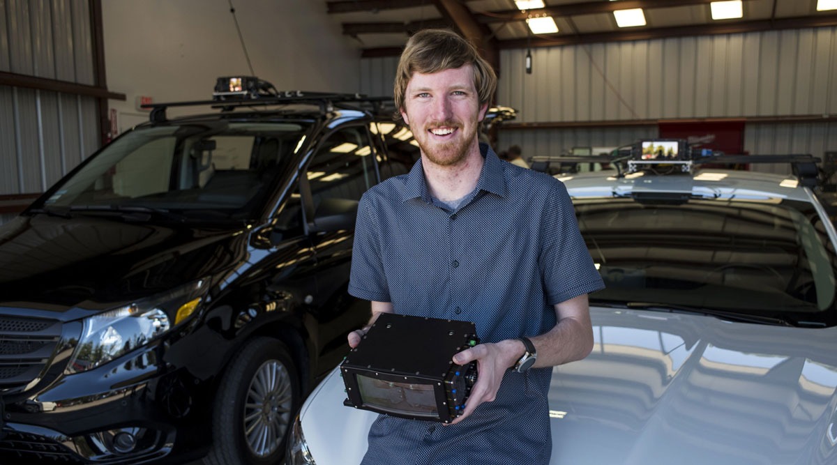 Bỏ học Đại học Stanford, sau 3 tháng chàng trai 26 tuổi trở thành tỷ phú và là tương lai của ngành ô tô tự lái