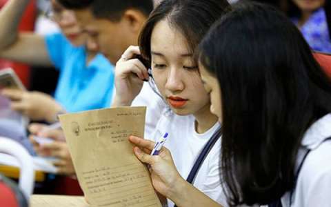 Trường THPT chuyên đầu tiên ở Hà Nội hạ điểm chuẩn xét tuyển vào lớp 10