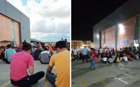 Quảng Ngãi: Hàng trăm công nhân tụ tập hát karaoke trong lúc chờ đợi kết quả xét nghiệm Covid-19