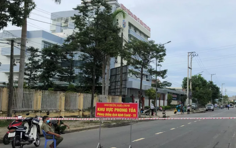 Phong tỏa bệnh viện tư nhân lớn nhất Quảng Ngãi do có nhân viên y tế mắc Covid-19