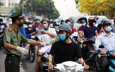 Nóng: 19 quận, huyện 'bình thường mới' ở Hà Nội sẽ không kiểm tra giấy đi đường