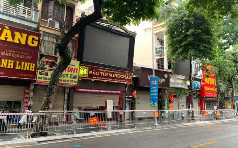 Hà Nội: Phong tỏa tạm thời 3 hiệu vàng và 8 số nhà trên phố Trần Nhân Tông vì có trường hợp F0
