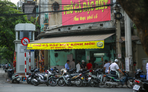 Nóng: Hà Nội cho phép cửa hàng ăn uống được phục vụ tại chỗ từ 6h ngày 14/10