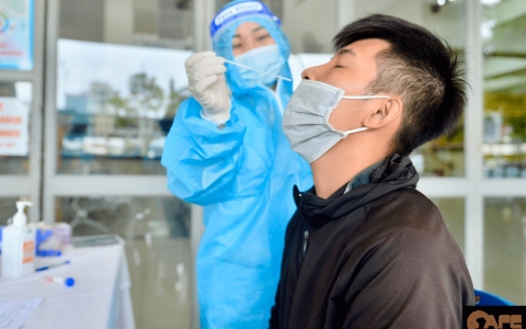 Ngày 14/10: Hà Nội ghi nhận 12 trường hợp dương tính với SARS-CoV-2