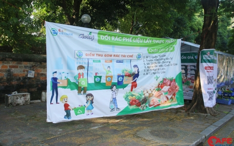 Độc đáo mô hình đổi rác phế liệu lấy rau, củ, quả...ở Hà Nội