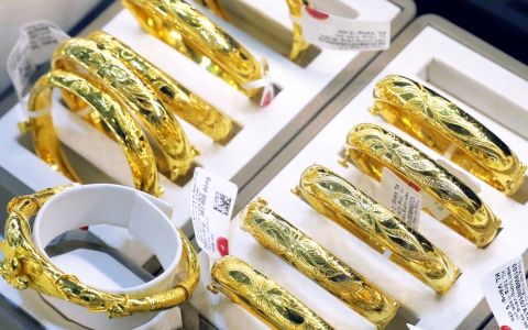 Đầu tuần, giá vàng SJC tăng 250 nghìn đồng/lượng