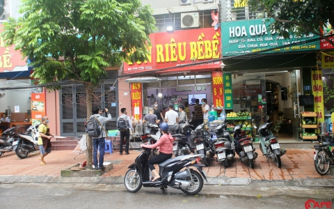 Hà Nội: Thêm một quận 'vùng cam' dừng bán hàng ăn tại chỗ