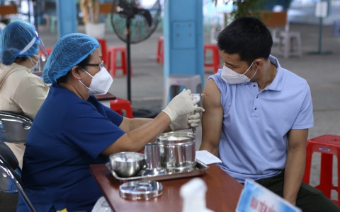 TP. HCM triển khai tiêm vắc xin mũi 3 cho người dân trước Tết Nguyên đán 2022