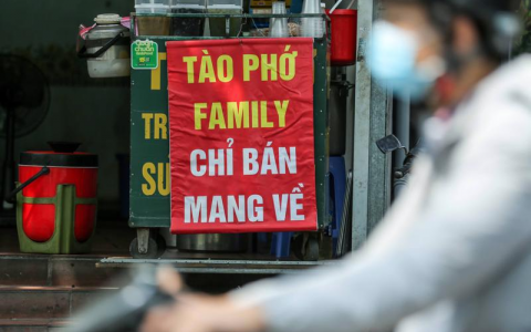 Hà Nội: Một huyện 'vùng cam' tạm dừng dịch vụ bán hàng ăn uống tại chỗ
