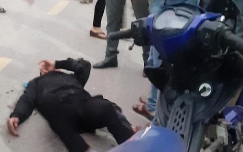 Nghệ An: Hai xe máy va chạm nhau khiến một thai phụ sắp sinh tử vong