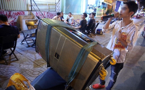 Người dân TP. HCM đang bị tra tấn bởi tiếng ồn từ karaoke tự phát