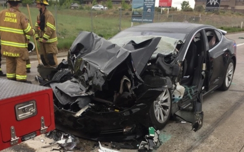 Mỹ điều tra các vụ tai nạn của xe Tesla