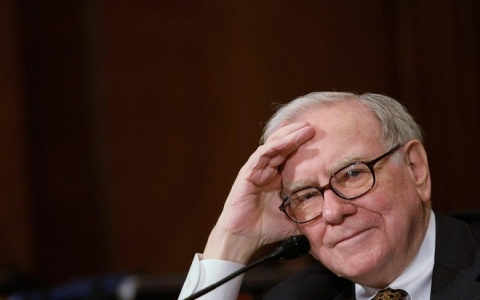 Warren Buffett sẽ làm gì với 1.400 USD tiền cứu trợ?