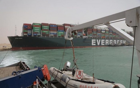 Chủ sở hữu con tàu chắn ngang kênh đào Suez lên tiếng xin lỗi