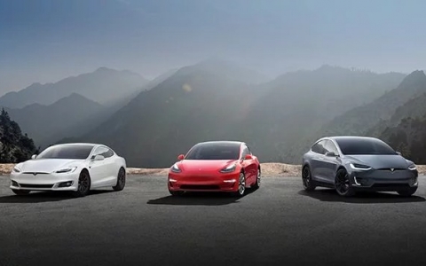 Tesla phải hoàn tiền cho khách hàng vì các khoản phí trùng lặp 
