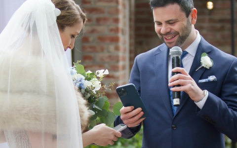 Chuyện lạ: Cặp đôi trao nhẫn cưới ảo NFT trong buổi lễ thành hôn