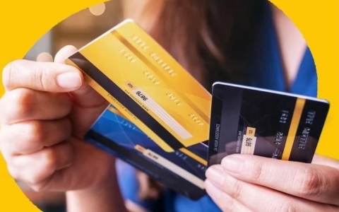 Sau vụ Eximbank, nhiều người giật mình, vội đi đóng thẻ tín dụng