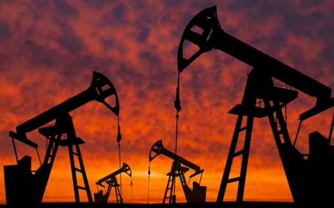 Giá dầu tăng vọt, chứng khoán giảm khi căng thẳng Nga - Ukraine tiếp tục leo thang