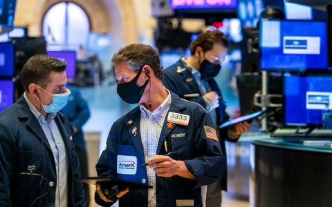 Dow Jones 'bay' hơn 600 điểm do căng thẳng Nga-Ukraine leo thang