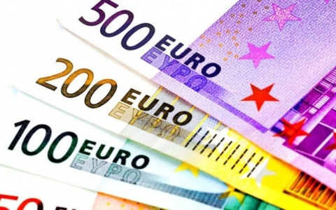 Đồng Euro trượt giá khi chiến tranh ở Ukraine dấy lên lo ngại về cú sốc lạm phát