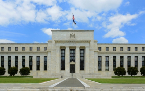 Fed chính thức tăng lãi suất kiềm chế lạm phát
