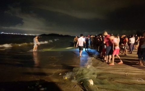 Vụ 5 du khách tắm bãi biển ở Đà Nẵng bị sóng cuốn: Tìm thấy nạn nhân mất tích
