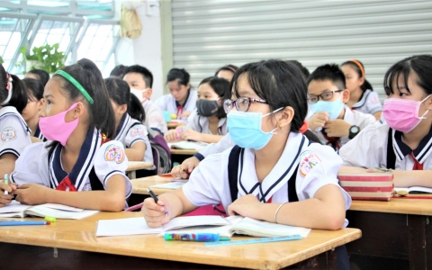 Hàng triệu học sinh Hà Nội vui mừng trở lại trường sau gần 1 năm