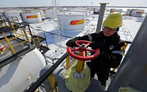 Ngành dầu mỏ Nga bắt đầu ngấm đòn vì bị phương Tây quay lưng