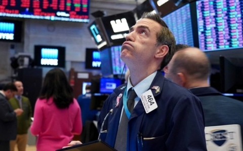 Thị trường chứng khoán Mỹ chìm trong 'biển đỏ'