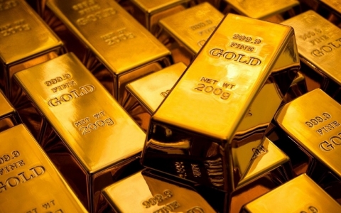 Giá vàng tiếp tục giảm, xuống sát mốc 70 triệu đồng/lượng