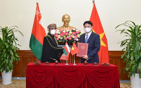 Việt Nam và Ô-man ký kết Hiệp định miễn thị thực cho người mang hộ chiếu ngoại giao