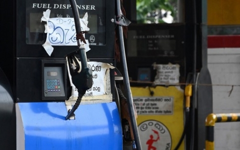 Sri Lanka tăng giá nhiên liệu để giải quyết khủng hoảng kinh tế