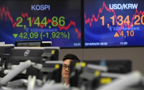 Thị trường chứng khoán châu Á chìm trong sắc xanh tại phiên cuối tuần