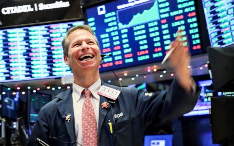 Chứng khoán Mỹ bật tăng, Dow Jones ghi nhận tuần tăng đầu tiên kể từ tháng 5