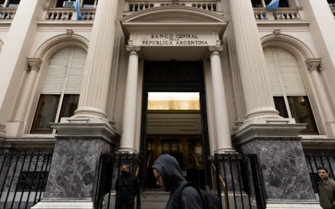 Argentina tăng lãi suất thêm 950 điểm cơ bản khi lạm phát chạm mức cao nhất trong 20 năm