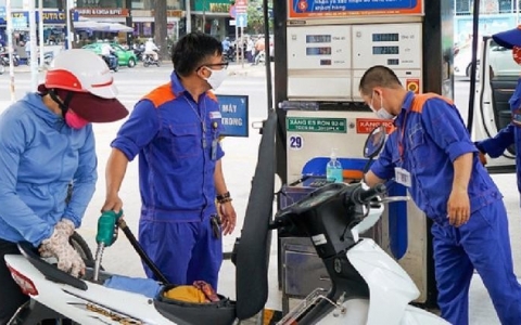 CPI tháng 8 chỉ tăng nhẹ do giá xăng dầu liên tục điều chỉnh giảm