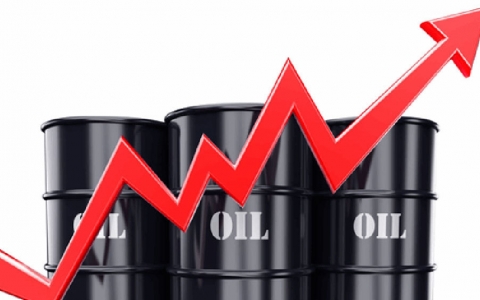 Giá dầu lần đầu tiên cao hơn giá xăng: Bộ Công Thương nói gì?