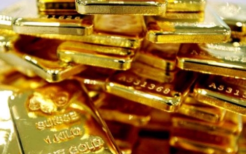 Giá vàng tiếp tục giảm sâu do đồng USD giữ ở mức cao
