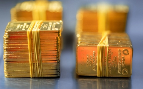 Giá vàng hôm nay 26/9: Nhà đầu tư khủng hoảng, vàng sắp vào đợt bán tháo?