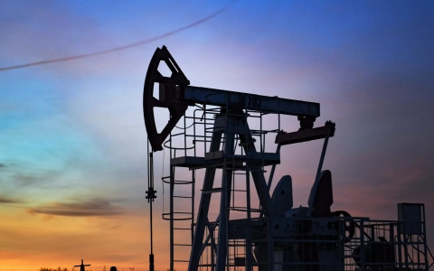 Kế hoạch áp giá trần lên dầu Nga của EU tạm trì hoãn