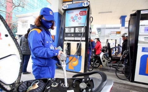 Giá xăng dầu giảm mạnh, Ron95-III giảm tới hơn 1.000đ/lít