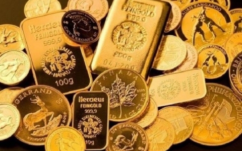 Giá vàng thế giới giảm nhẹ phiên đầu tuần, vàng Việt Nam ngược chiều tăng giá