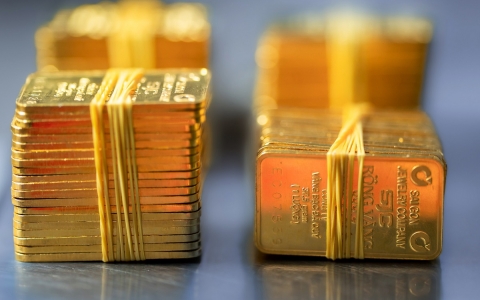 Đầu tuần, giá vàng thế giới giảm nhẹ, vàng trong nước “kiên trì” ngưỡng 67 triệu đồng/lượng