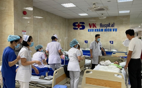 Bộ Y tế cử chuyên gia chống độc vào Nha Trang xử trí vụ hàng trăm học sinh ngộ độc