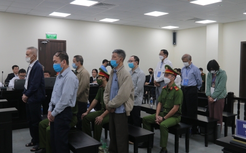Nguyên Thứ trưởng Bộ Y tế Cao Minh Quang bị phạt 30 tháng tù treo