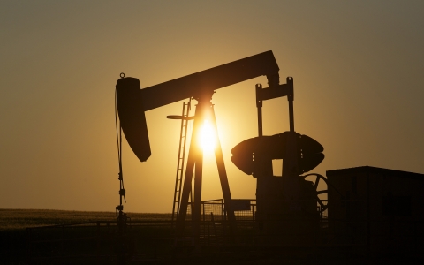 EU chạy đua giải quyết bất đồng về việc áp giá trần đối với dầu của Nga